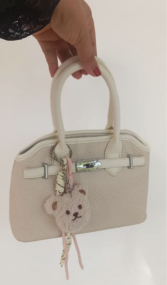 Mini cartera con cierre frontal decorativo y llavero de osito