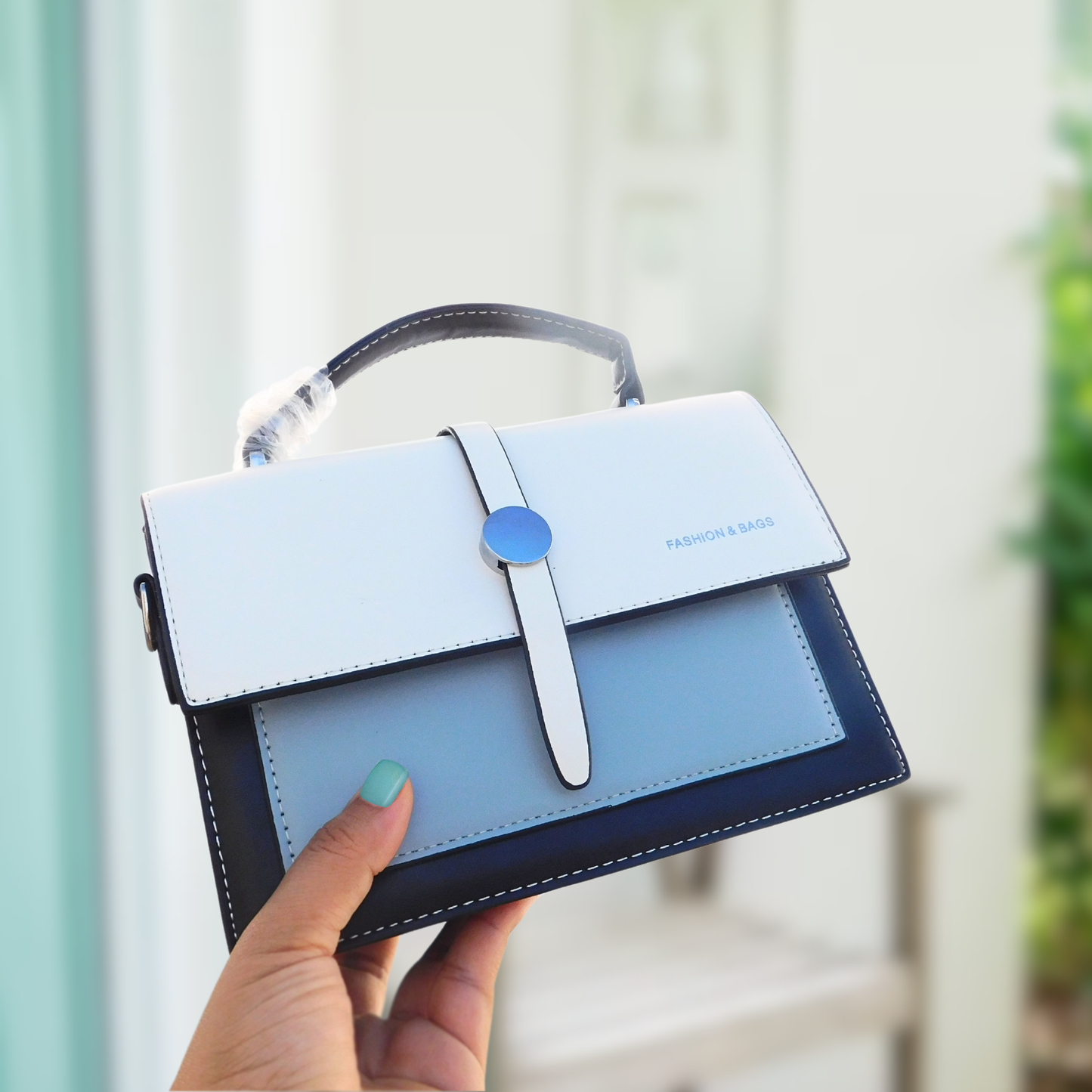 #BAG-FRIDAY • Crossbody Bicolor con Broche plateado y Vibes Chic