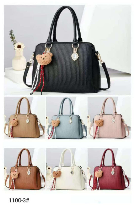 Cartera mediana con llavero peluche removible