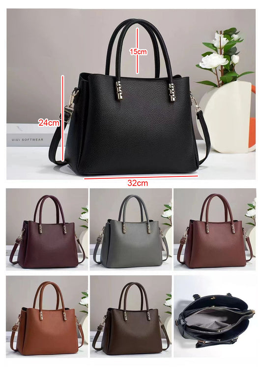 Cartera mediana con detalles en dorado y look minimalista