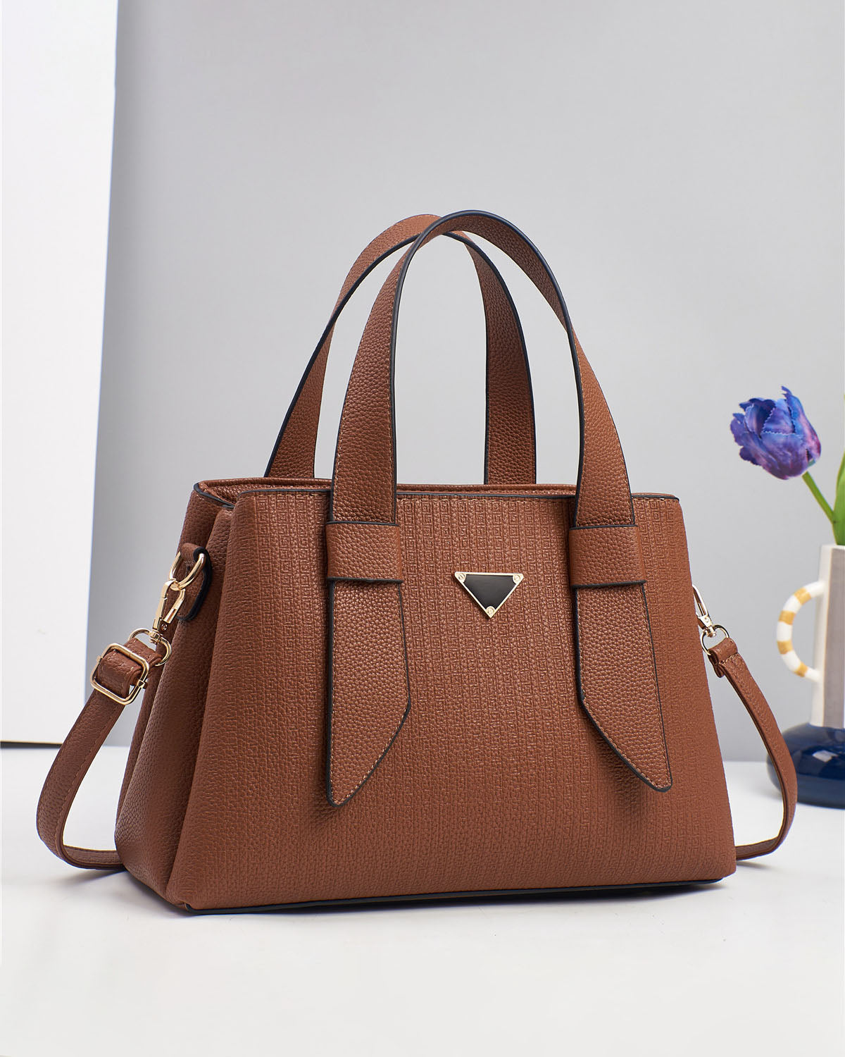 Cartera mediana con multiples compartimentos