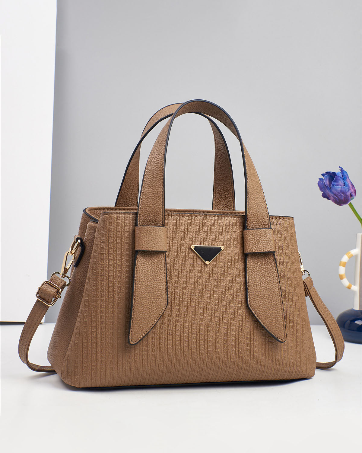 Cartera mediana con multiples compartimentos