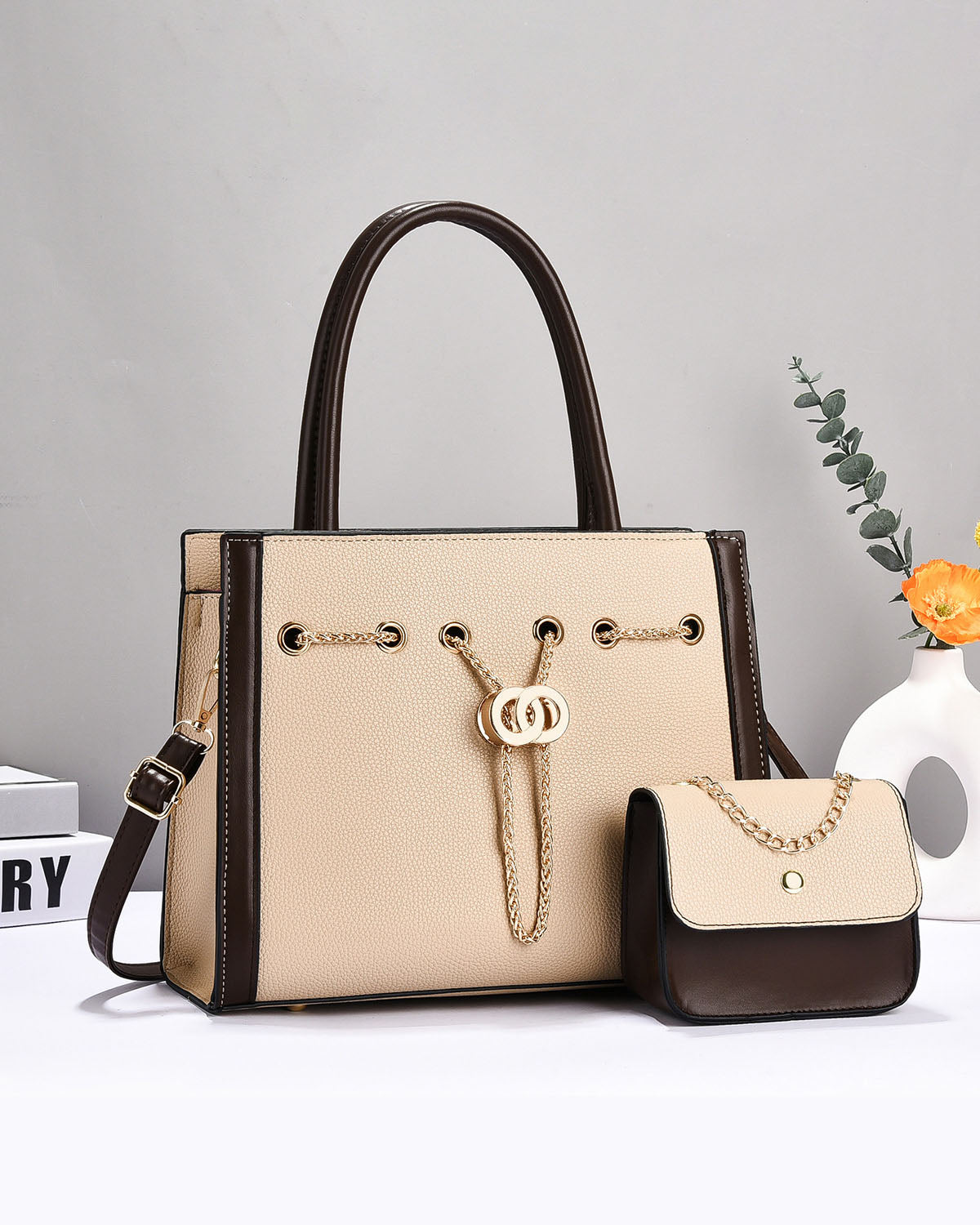 Set de cartera con cadena frontal decorativa y bolsito a juego