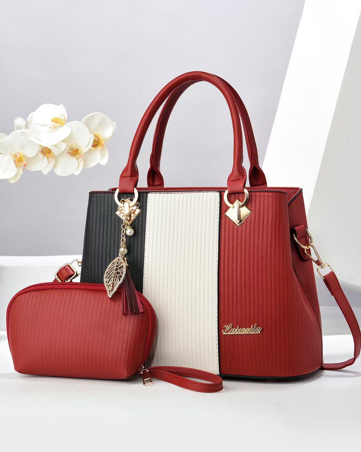 Cartera con diseño tricolor y neceser incluido