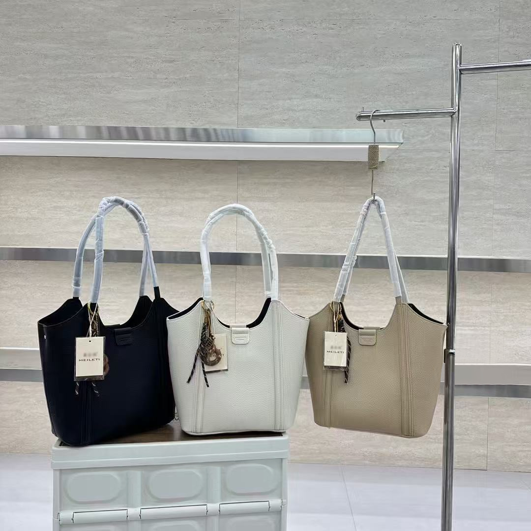 Black Friday • Bolso Tipo Cubo con Lazo Decorativo – Interior con bolsa y Cierre Magnético