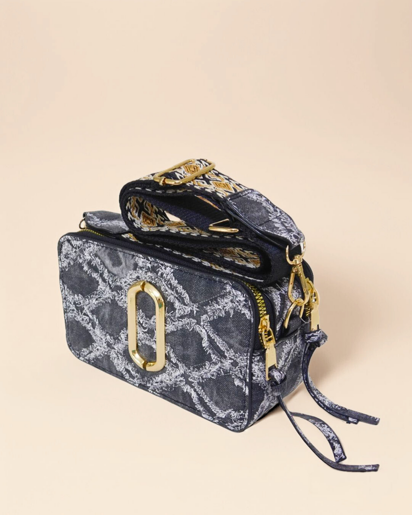 Crossbodies con doble entrada y detalles en dorado