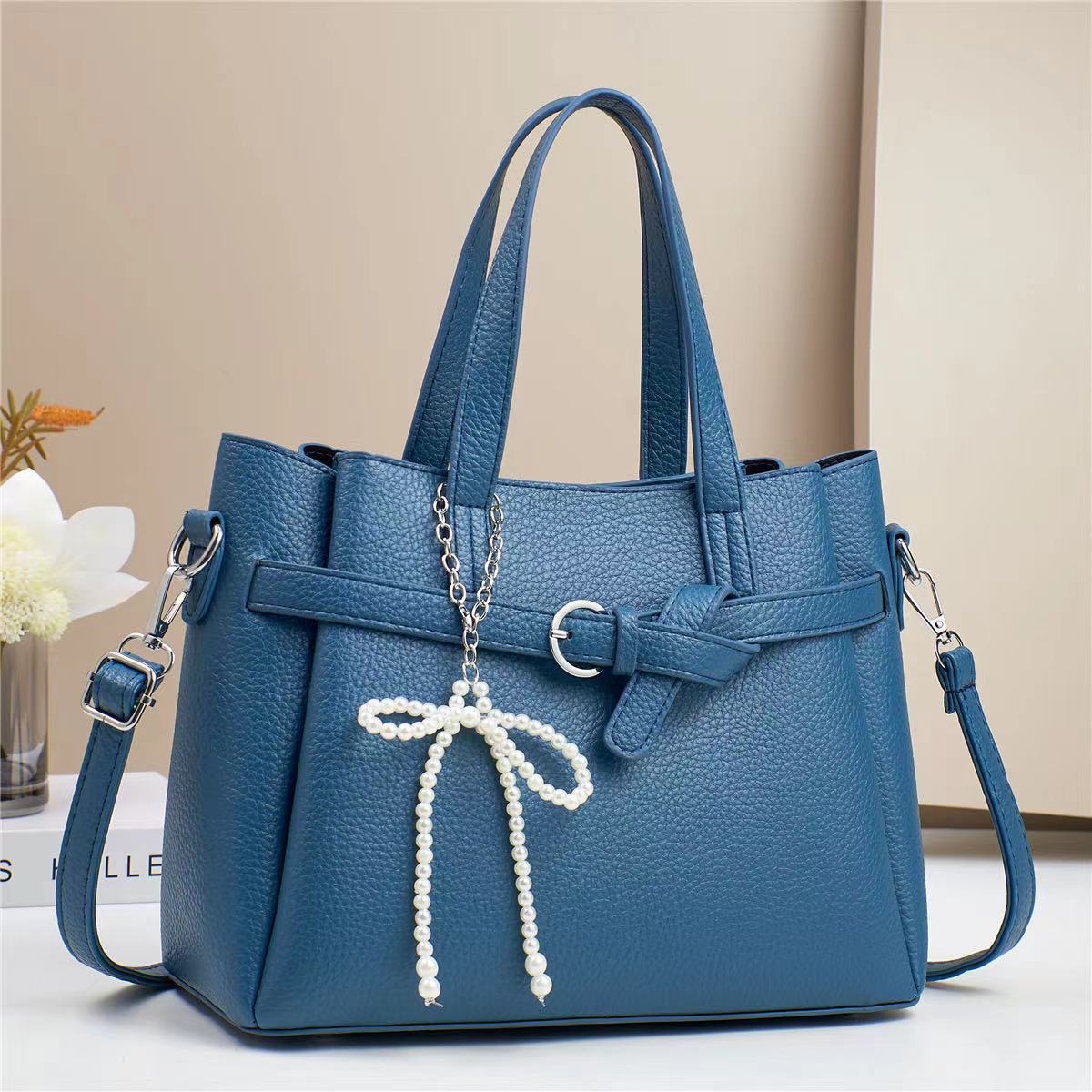 Cartera coqueta con detalles unicos