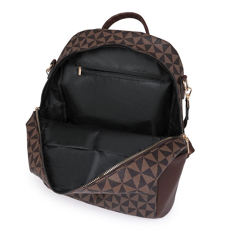 Mochila Negra con Diseño Geométrico y Detalles en Dorado