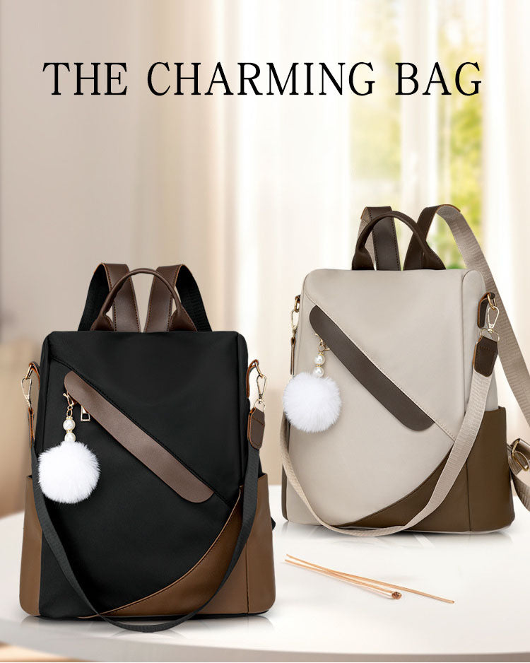 Mochila de tela con Pompon Blanco y Detalles en Marron