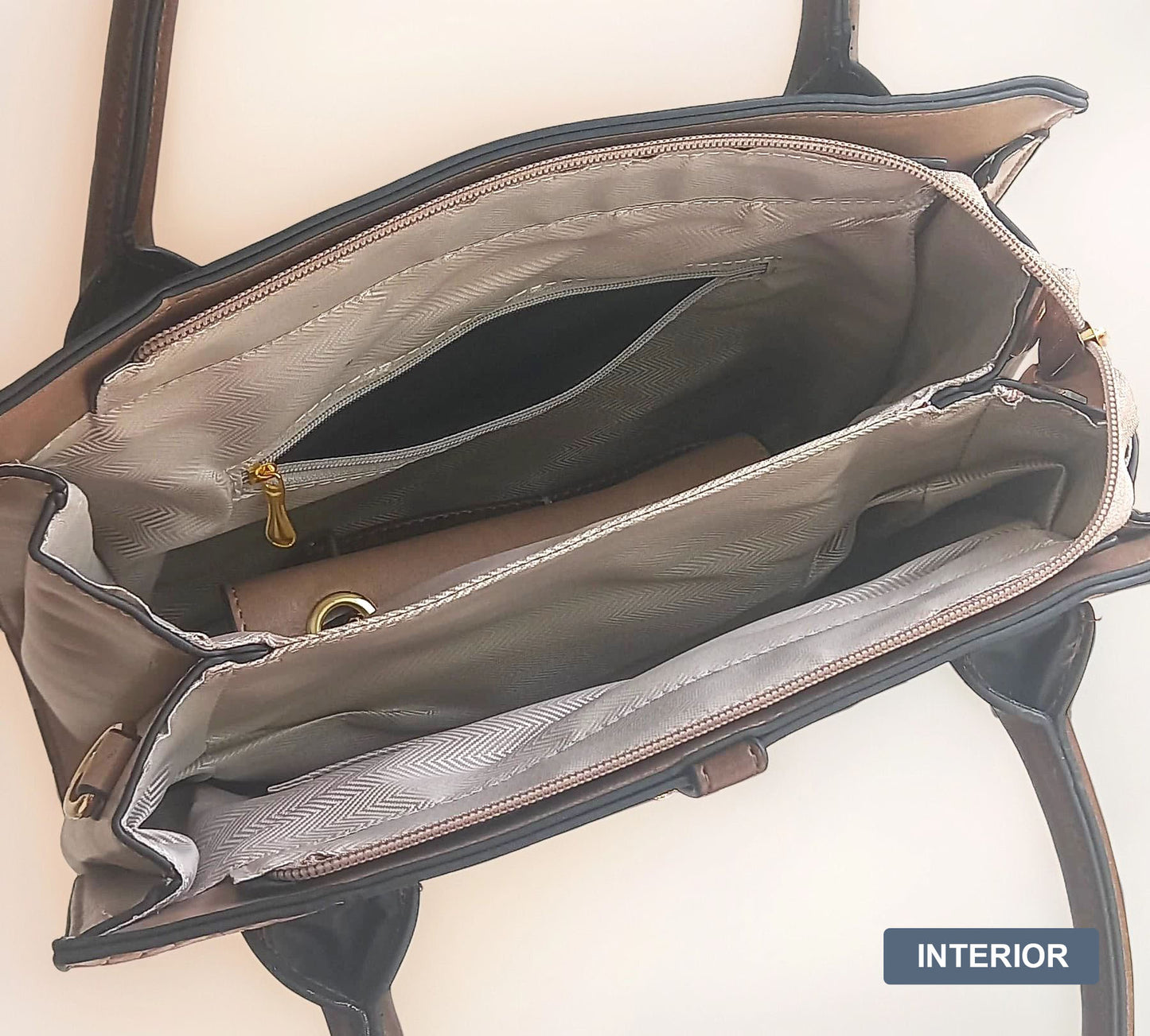 Cartera cuadrada con mini cartera