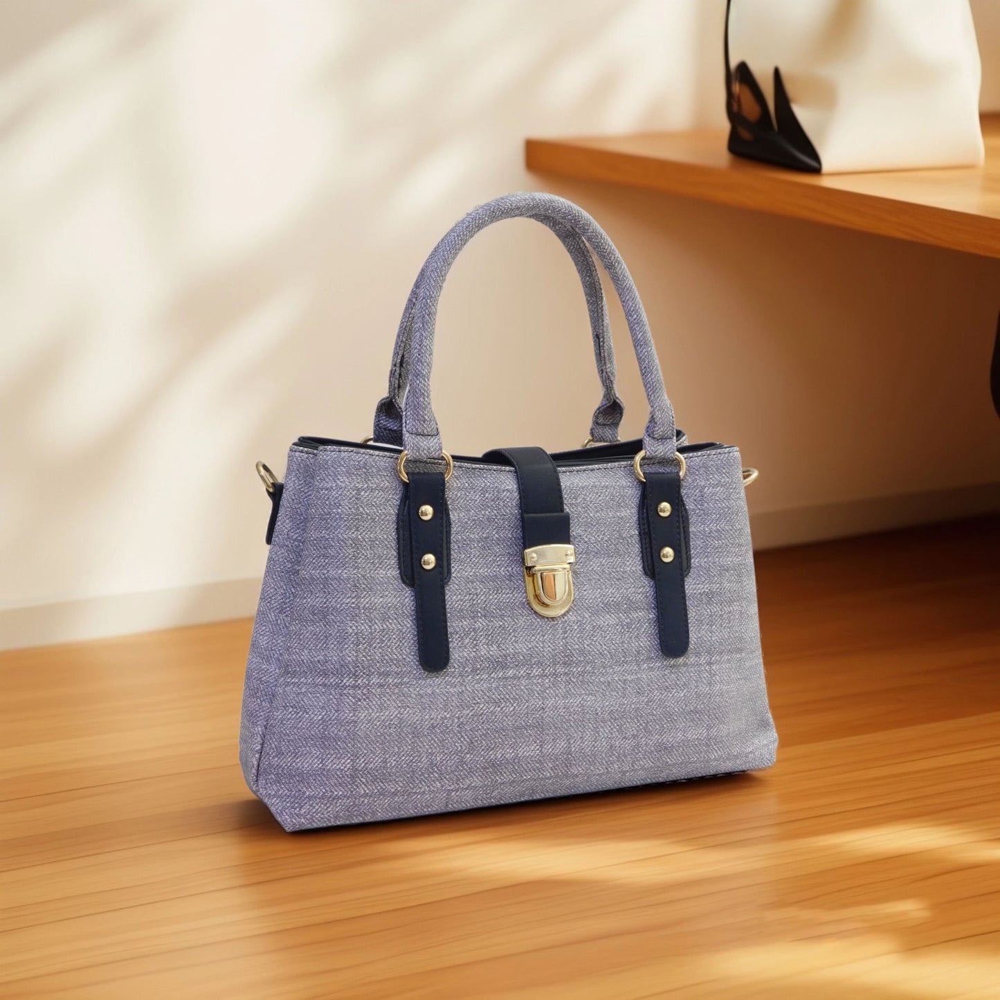 ❤️ Oferta San Valentín • Bolso mediano con asa ajustable, detalles en dorado