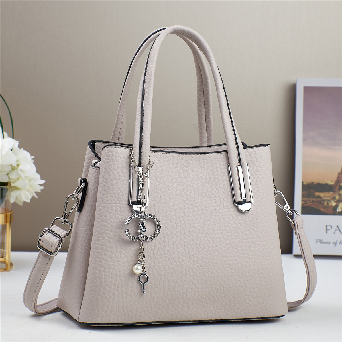 #BAG-FRIDAY • Cartera mediana con detalles en plateado