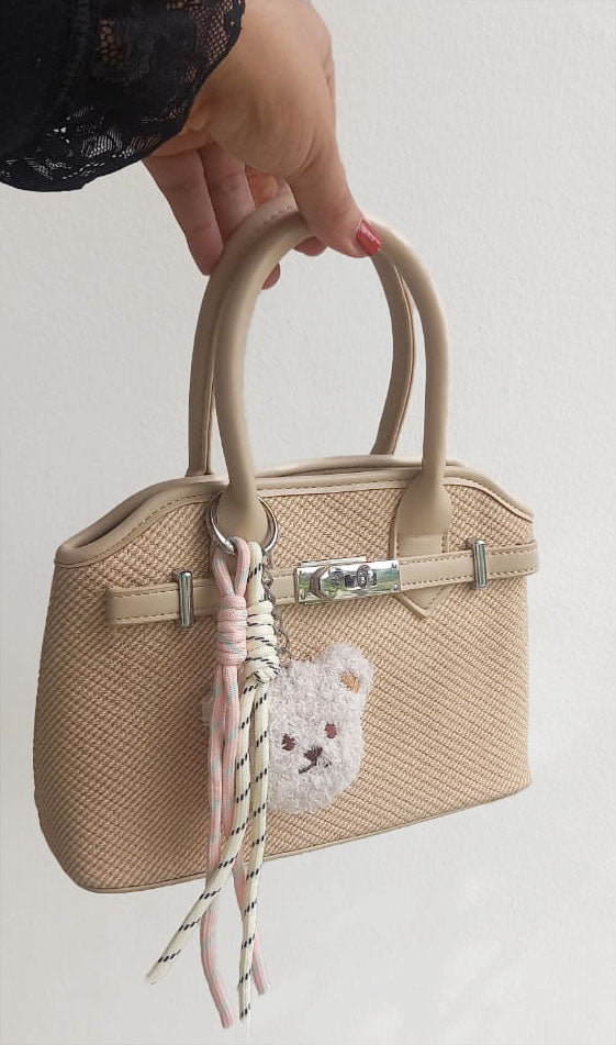 Mini cartera con cierre frontal decorativo y llavero de osito