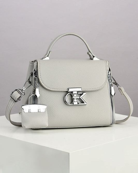 Bolso pequeño con hebilla plateada y mini monedero colgante