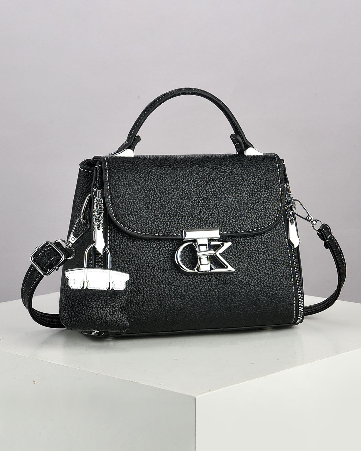 Bolso pequeño con hebilla plateada y mini monedero colgante