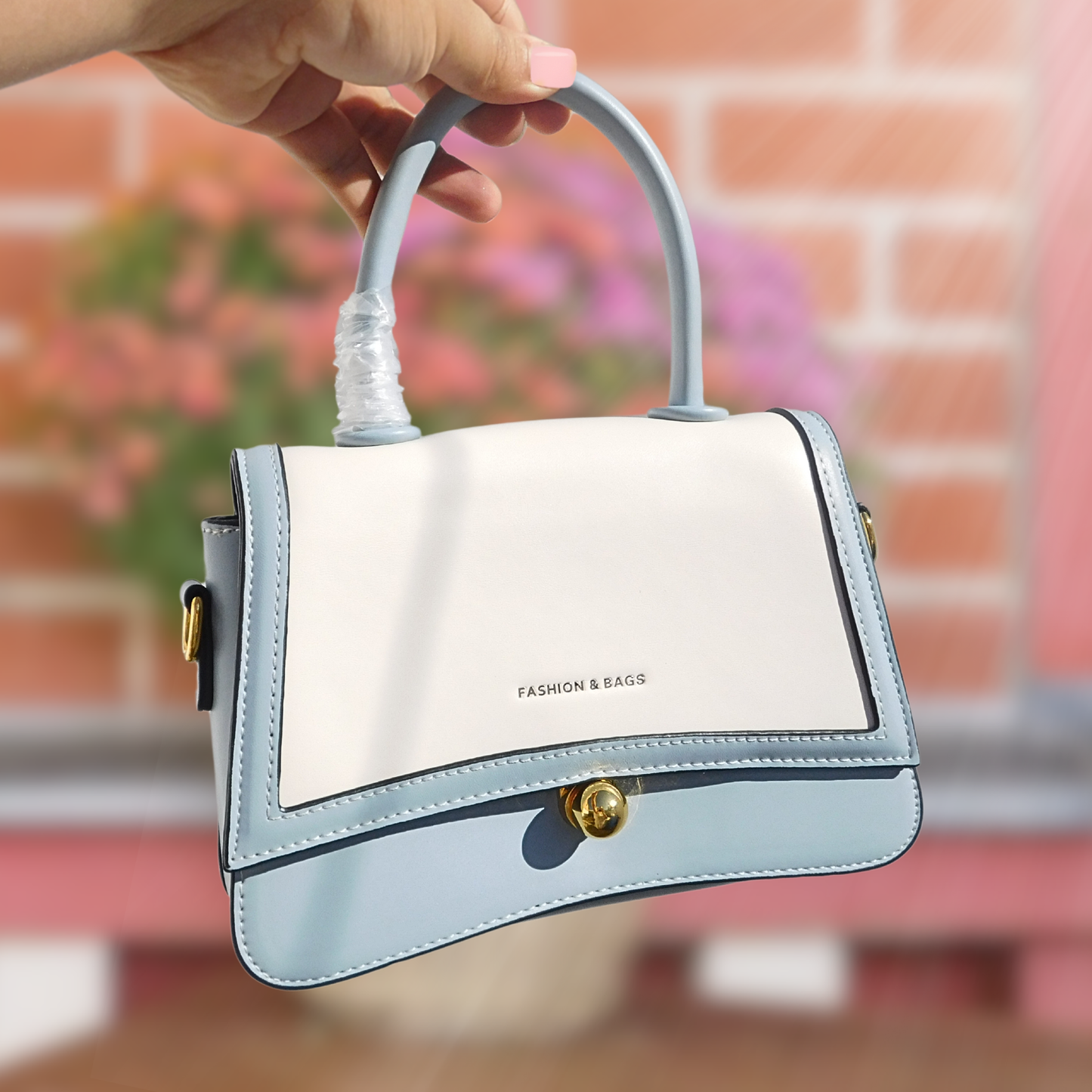 BAG-HO!🎅 • Crossbody Bicolor con Broche Dorado, con tira para uso en hombro