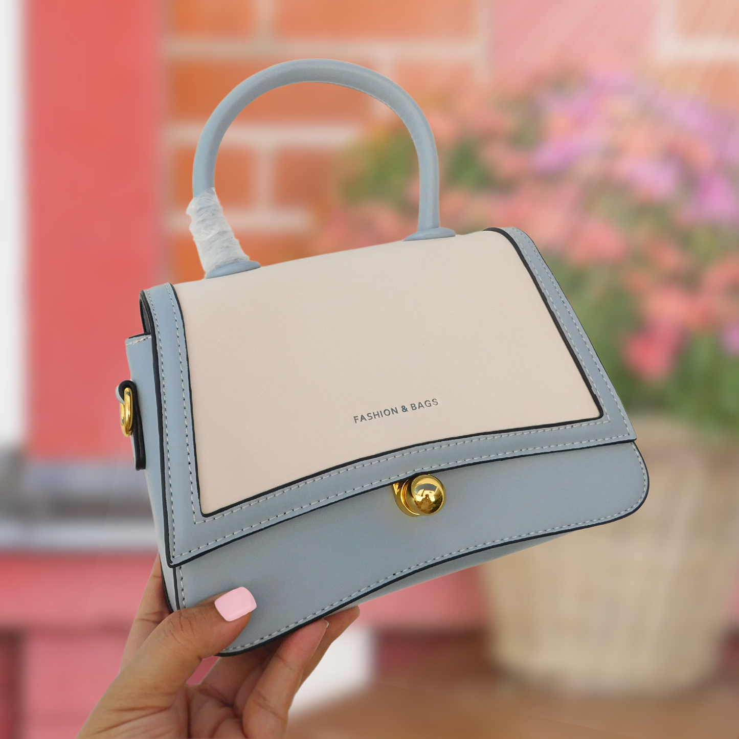 BAG-HO!🎅 • Crossbody Bicolor con Broche Dorado, con tira para uso en hombro