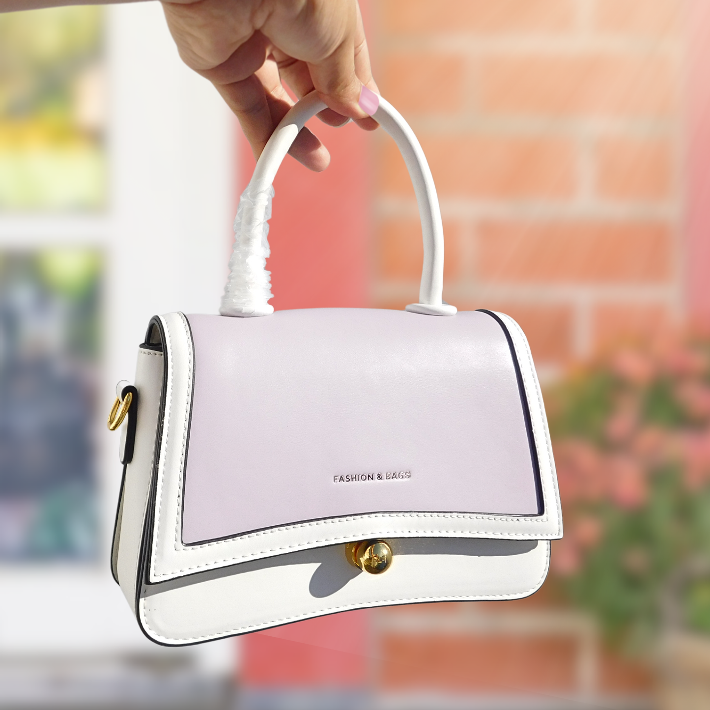 BAG-HO!🎅 • Crossbody Bicolor con Broche Dorado, con tira para uso en hombro