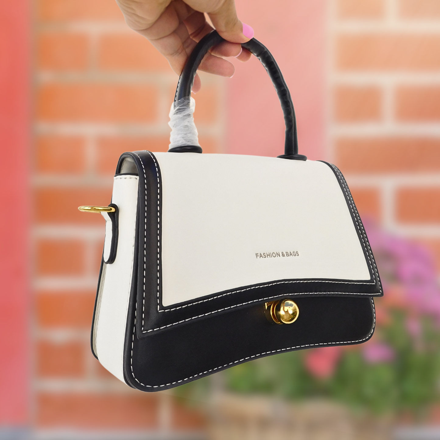 BAG-HO!🎅 • Crossbody Bicolor con Broche Dorado, con tira para uso en hombro