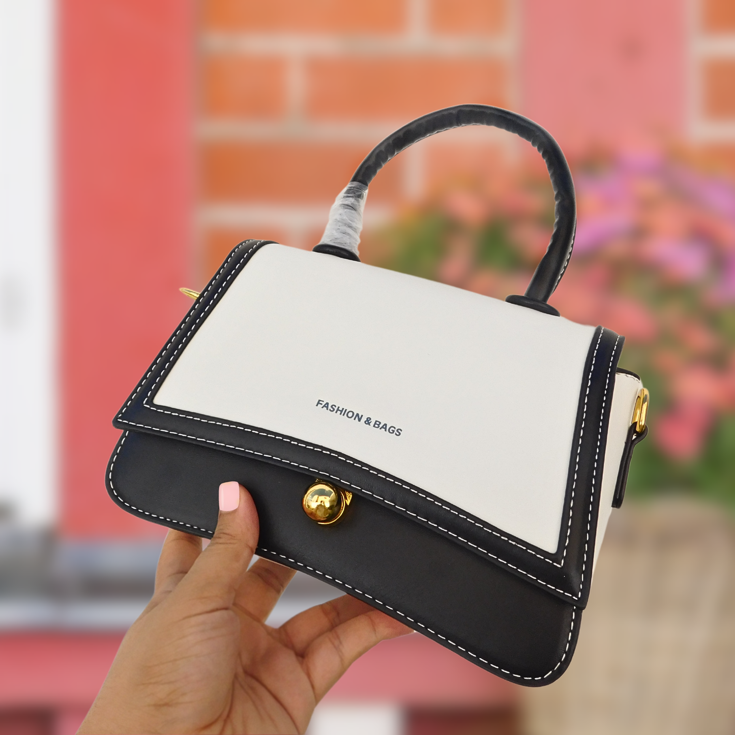 BAG-HO!🎅 • Crossbody Bicolor con Broche Dorado, con tira para uso en hombro