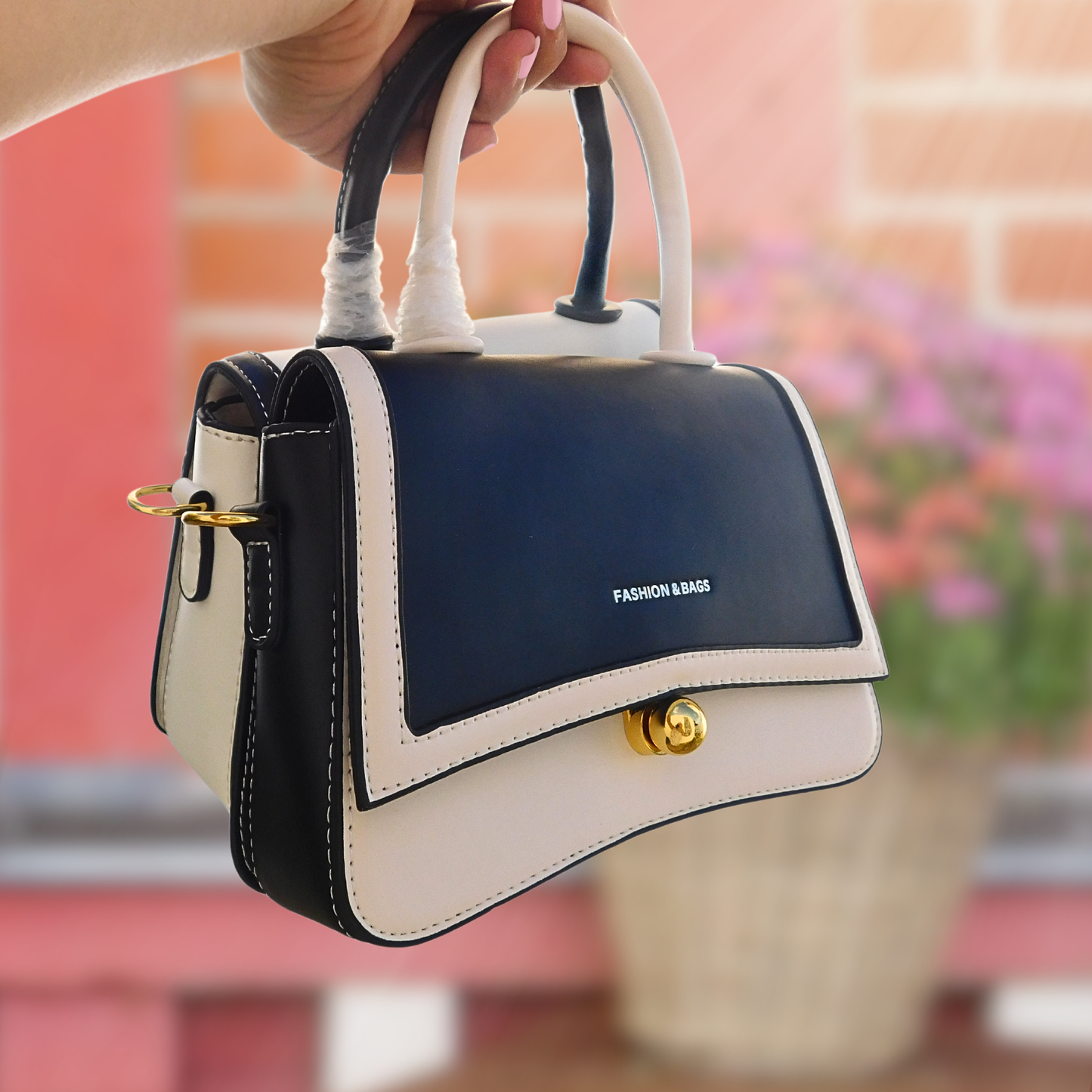 BAG-HO!🎅 • Crossbody Bicolor con Broche Dorado, con tira para uso en hombro