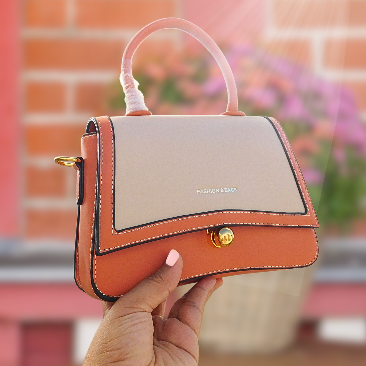 BAG-HO!🎅 • Crossbody Bicolor con Broche Dorado, con tira para uso en hombro