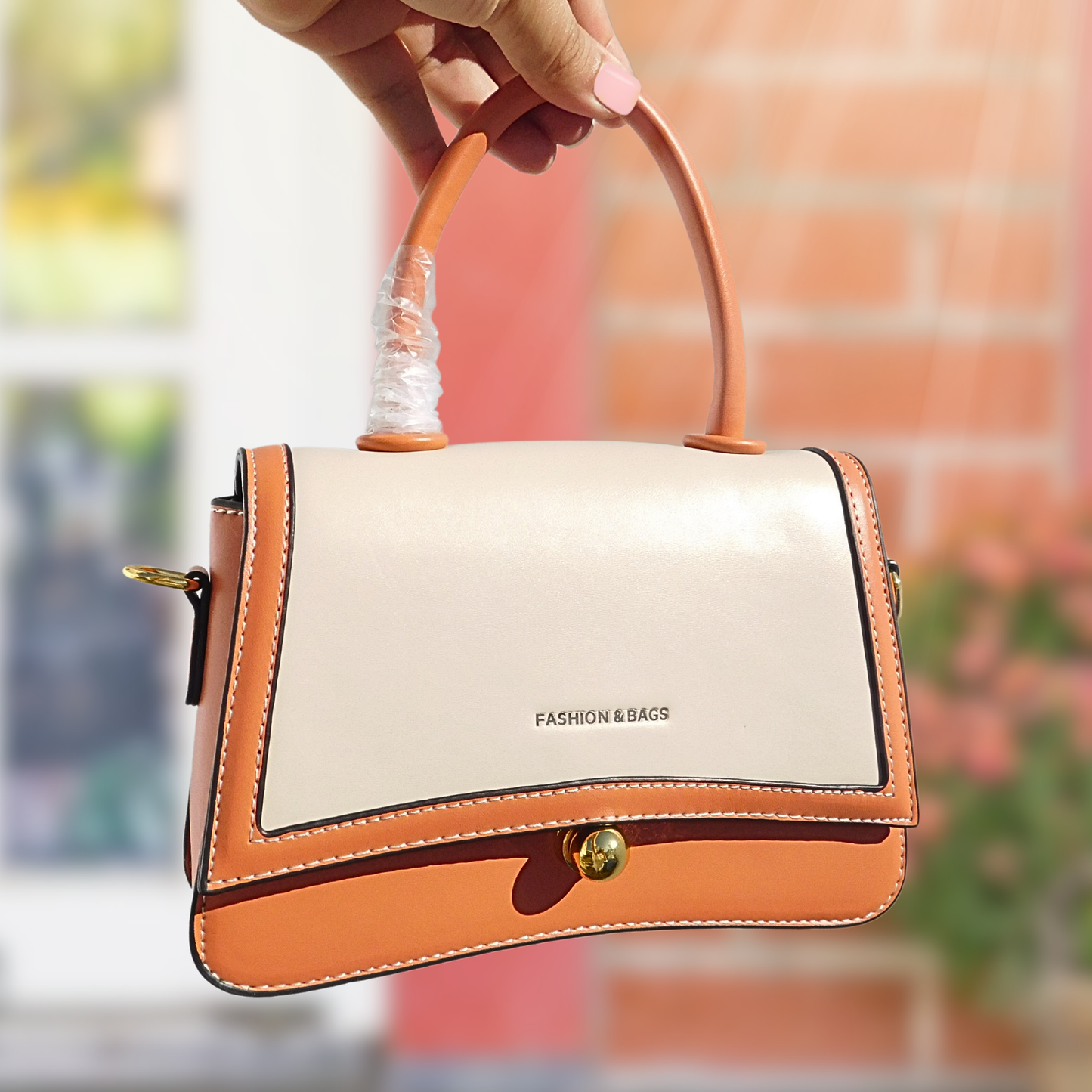 BAG-HO!🎅 • Crossbody Bicolor con Broche Dorado, con tira para uso en hombro