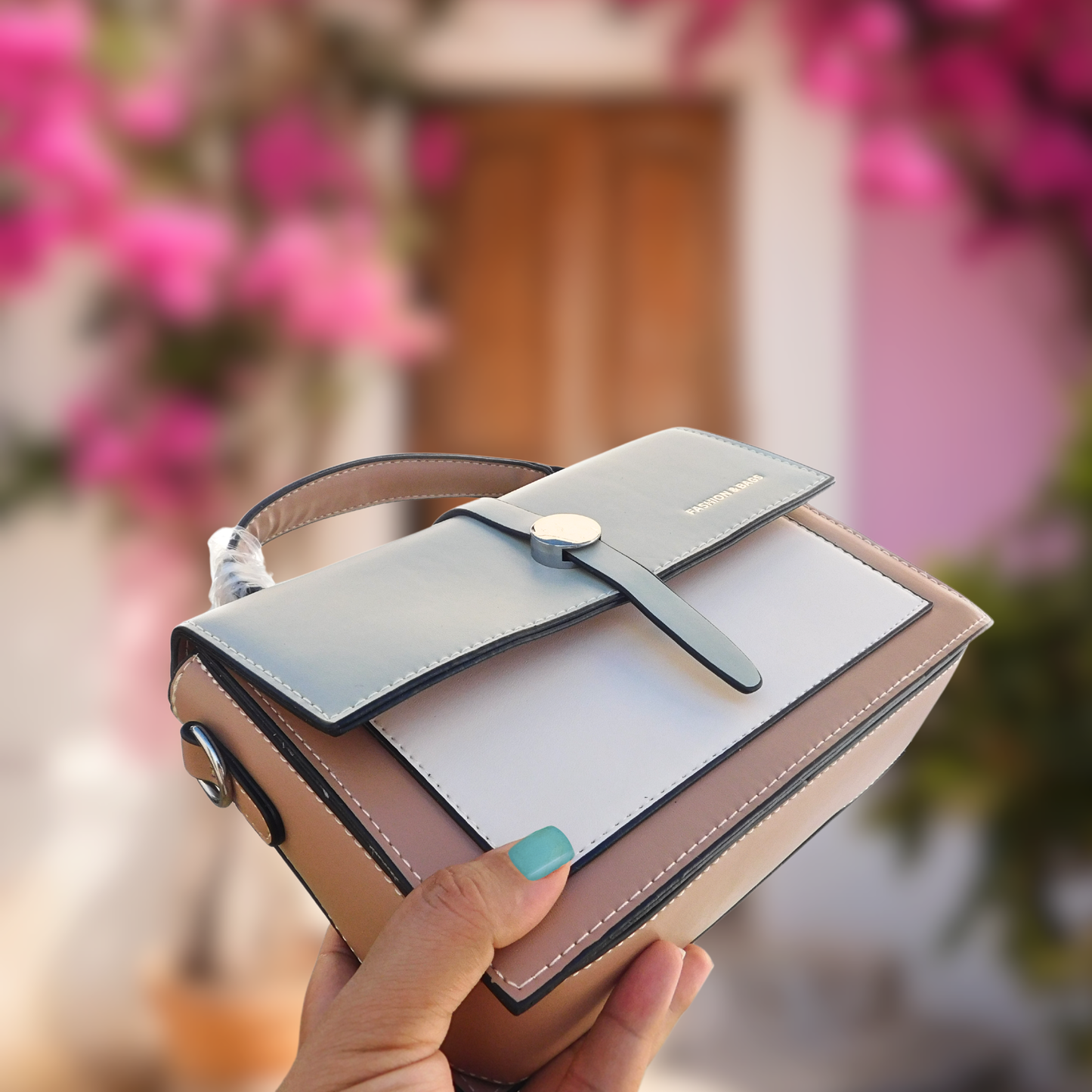 #BAG-FRIDAY • Crossbody Bicolor con Broche plateado y Vibes Chic