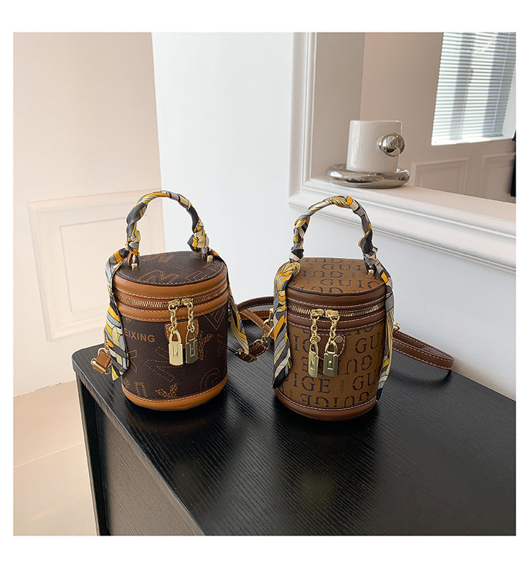 Black Friday • Bolsos cilíndricos con bufanda, cierres y cremalleras doradas