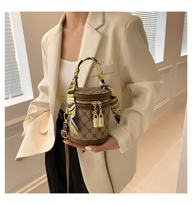 Black Friday • Bolsos cilíndricos con bufanda, cierres y cremalleras doradas