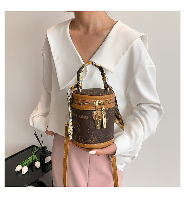 Black Friday • Bolsos cilíndricos con bufanda, cierres y cremalleras doradas