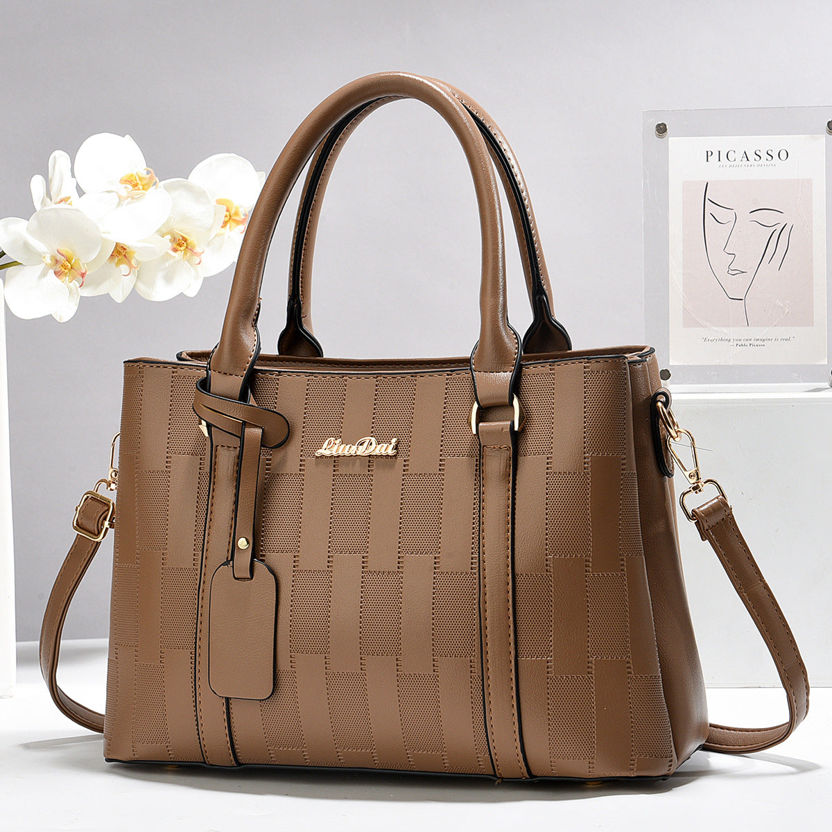 Cartera mediana con estilo ejecutivo