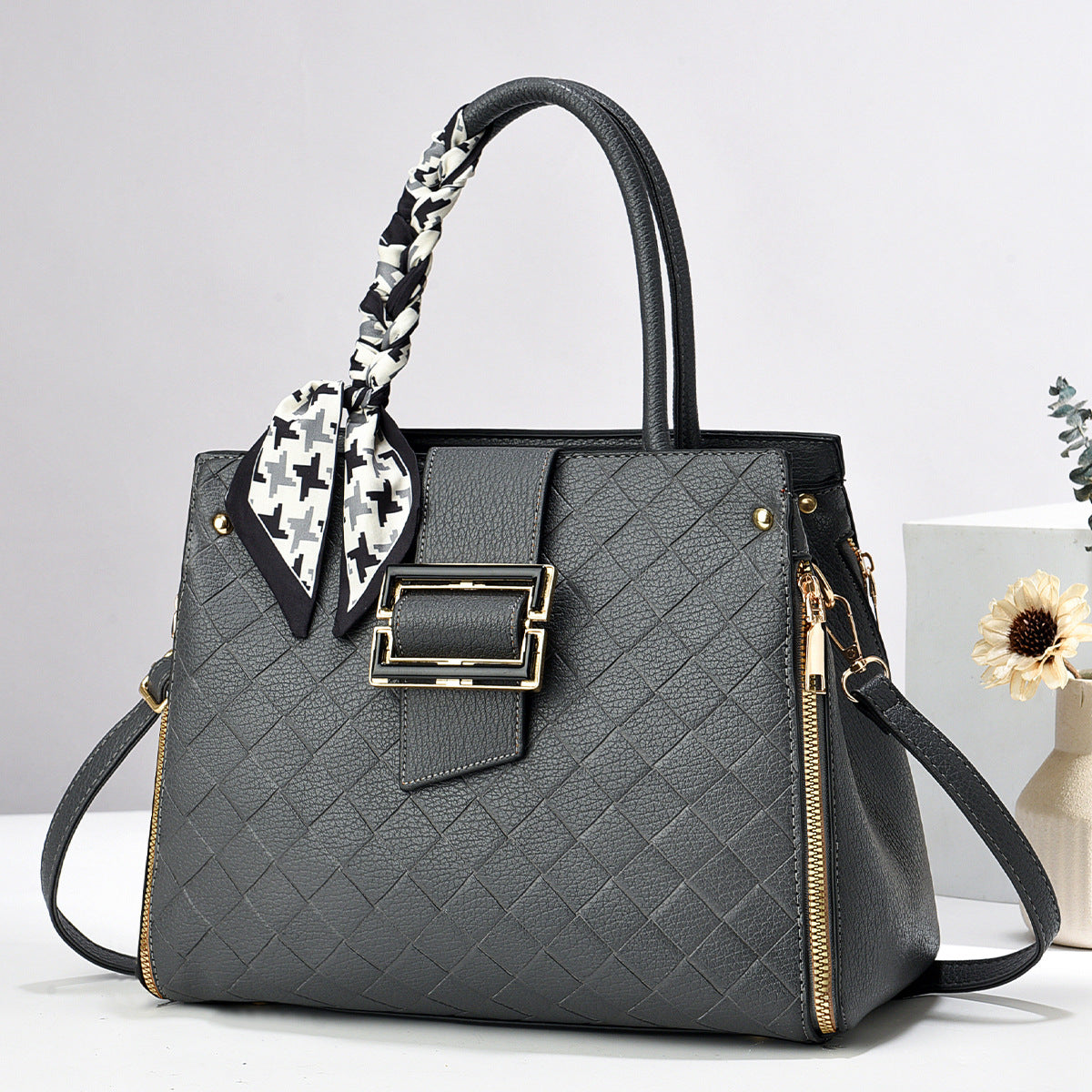 Cartare mediana con bufanda y zippers decorativos