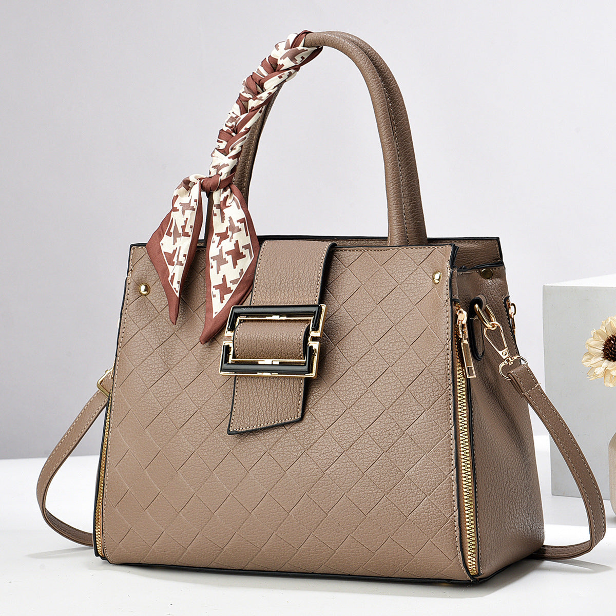 Cartare mediana con bufanda y zippers decorativos