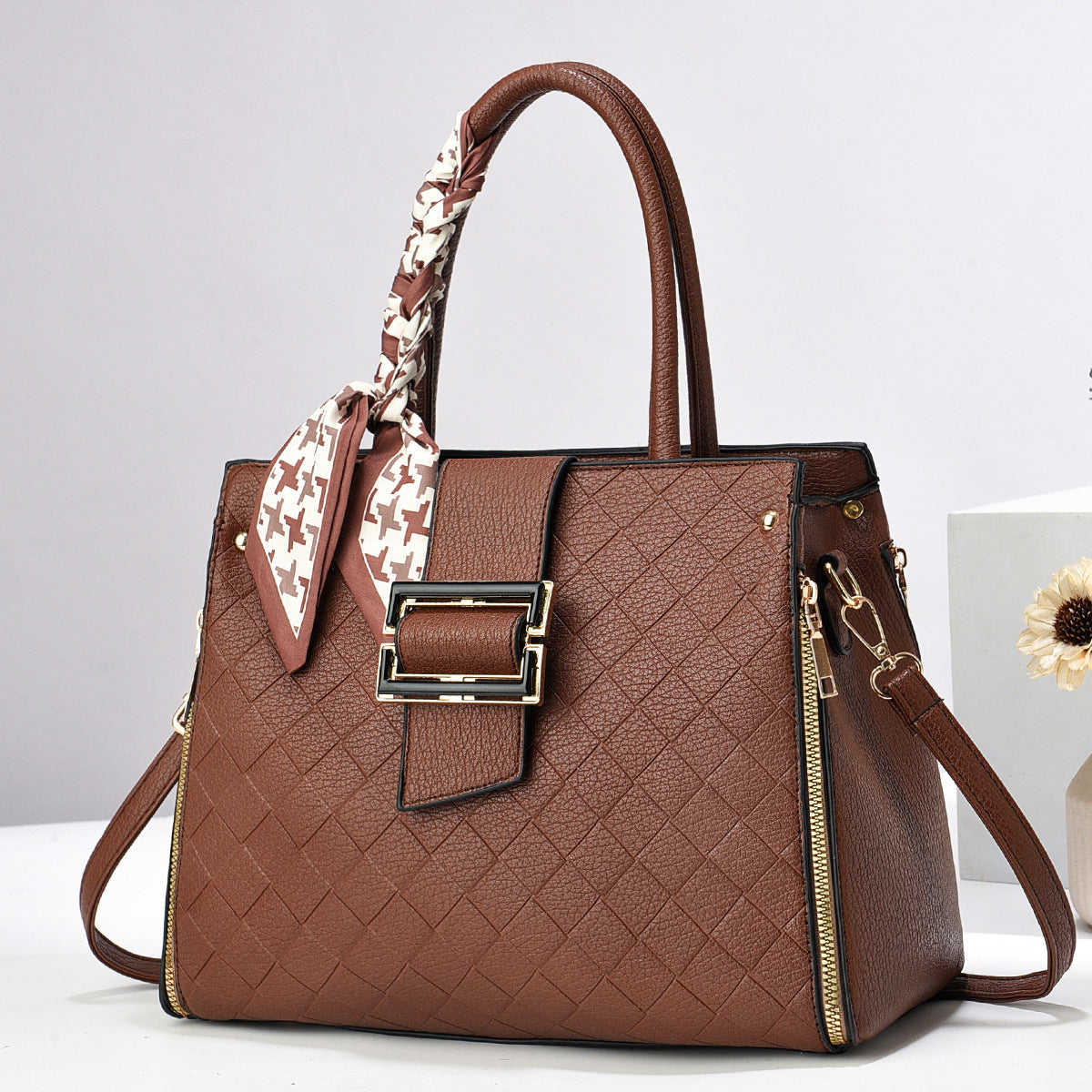 Cartare mediana con bufanda y zippers decorativos