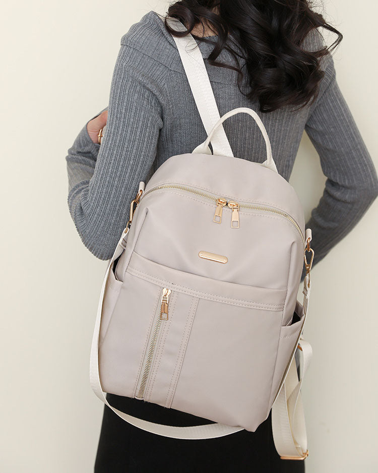 Mochila con múltiples bolsillos para uso diario o viajes cortos