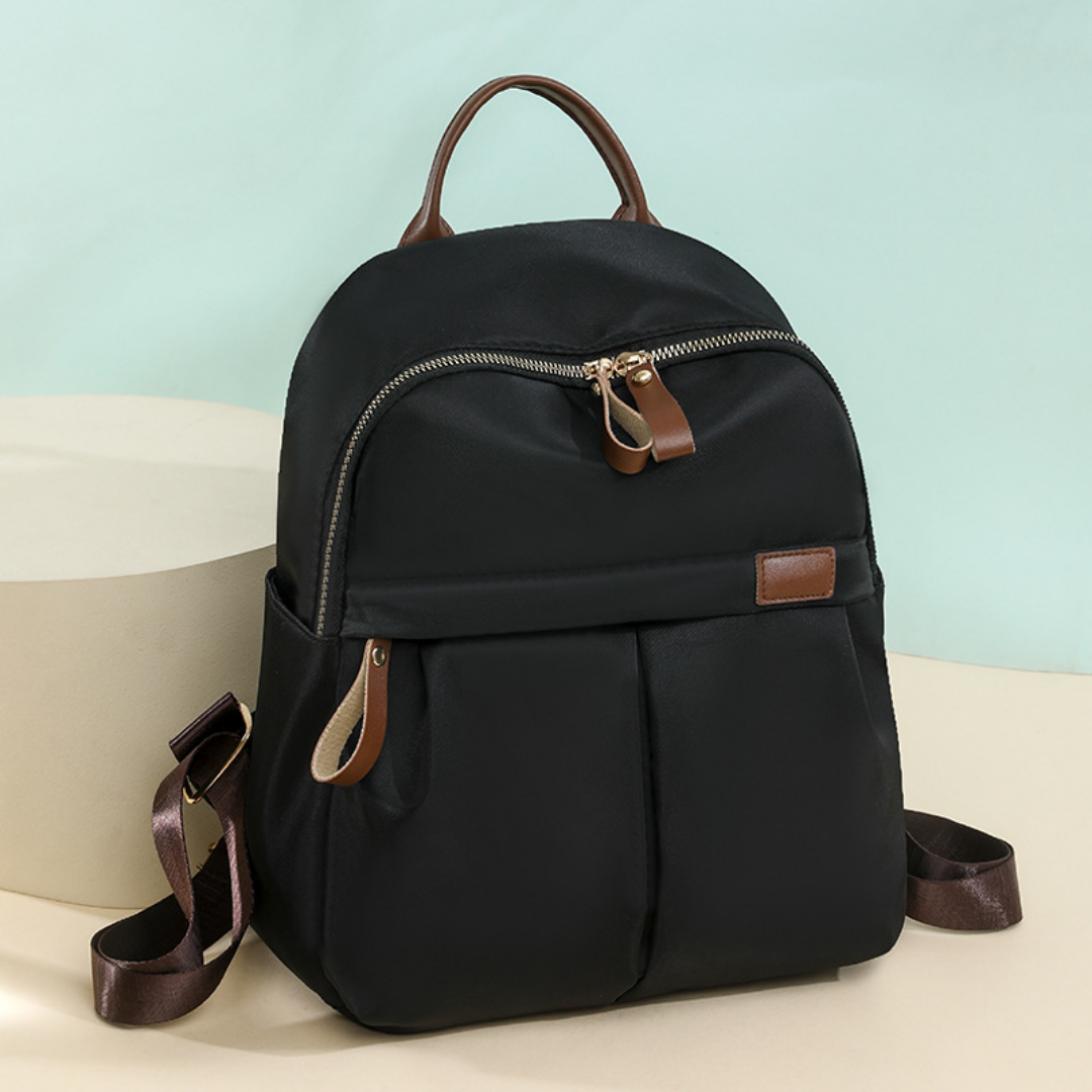 Mochila en tela con bolsillo frontal y bolsillos laterales