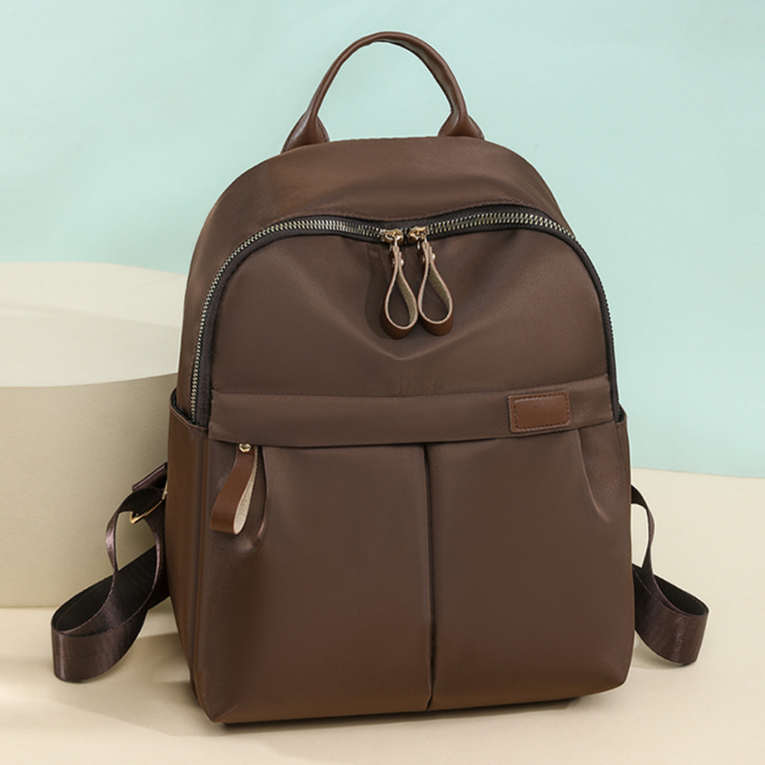 Mochila en tela con bolsillo frontal y bolsillos laterales