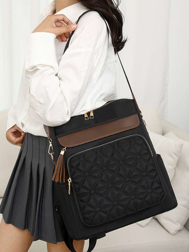 Mochila en tela con multiples compartimentos