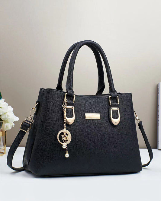 Cartera mediana con llavero y detalles en dorado