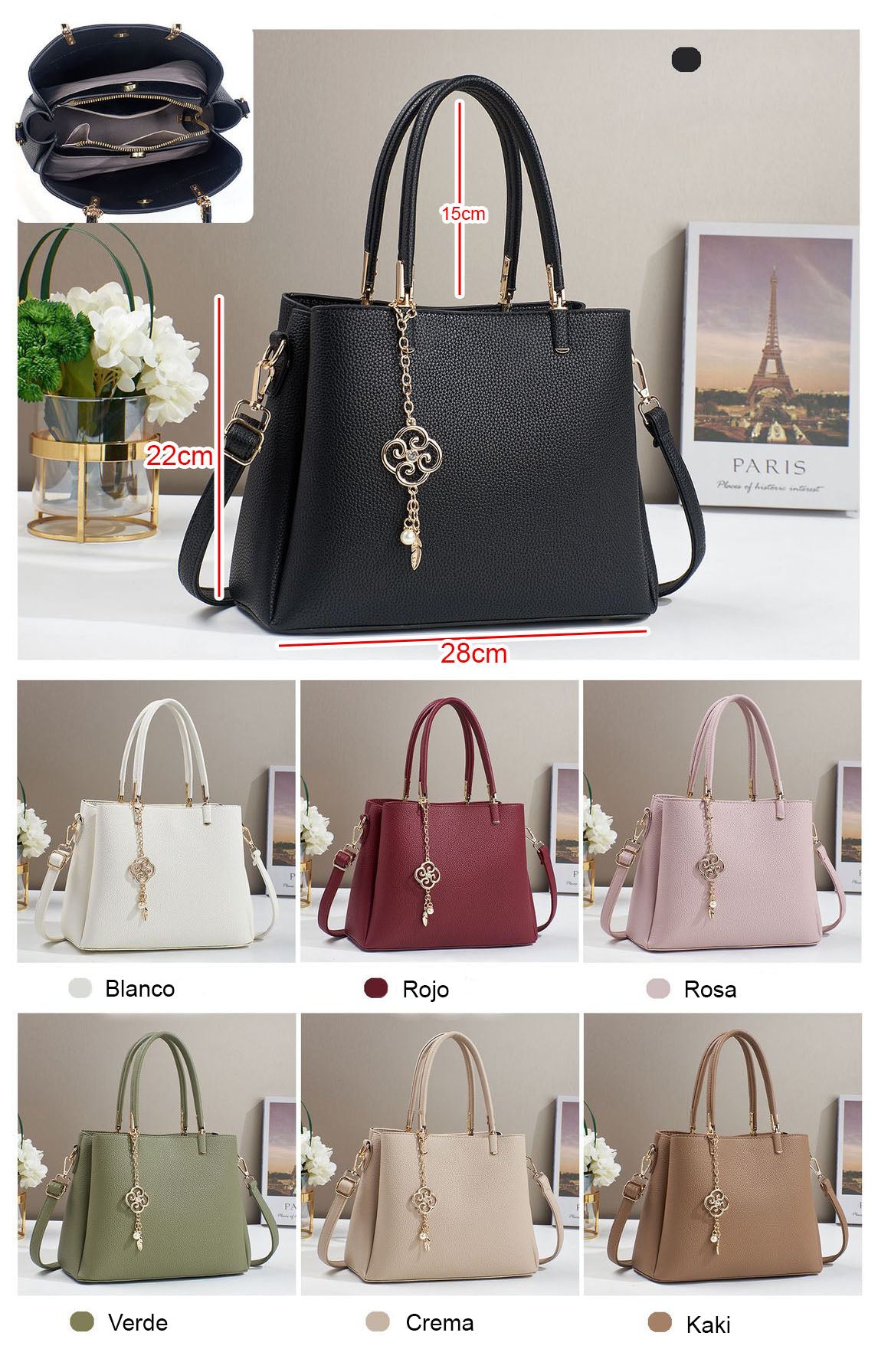 Bolso con dije decorativo y detalles en dorado