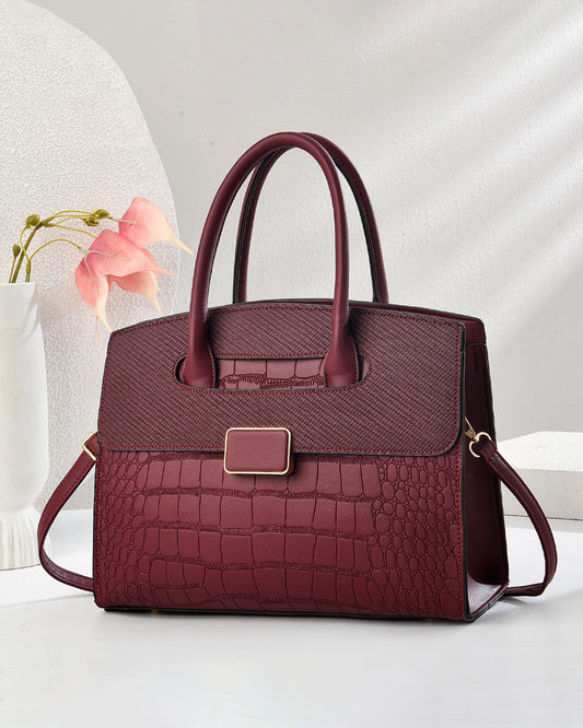 Bolso mediano con textura tipo cocodrilo y hebilla frontal