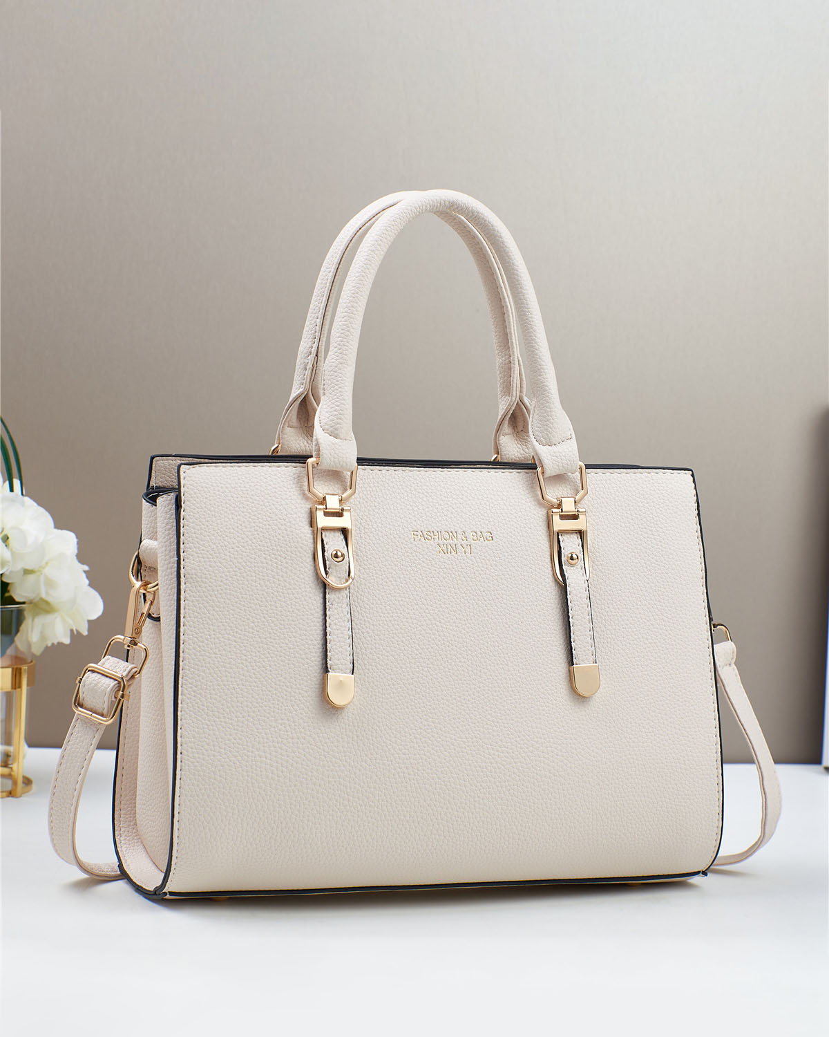 Cartera mediana de tamaño cuadrado