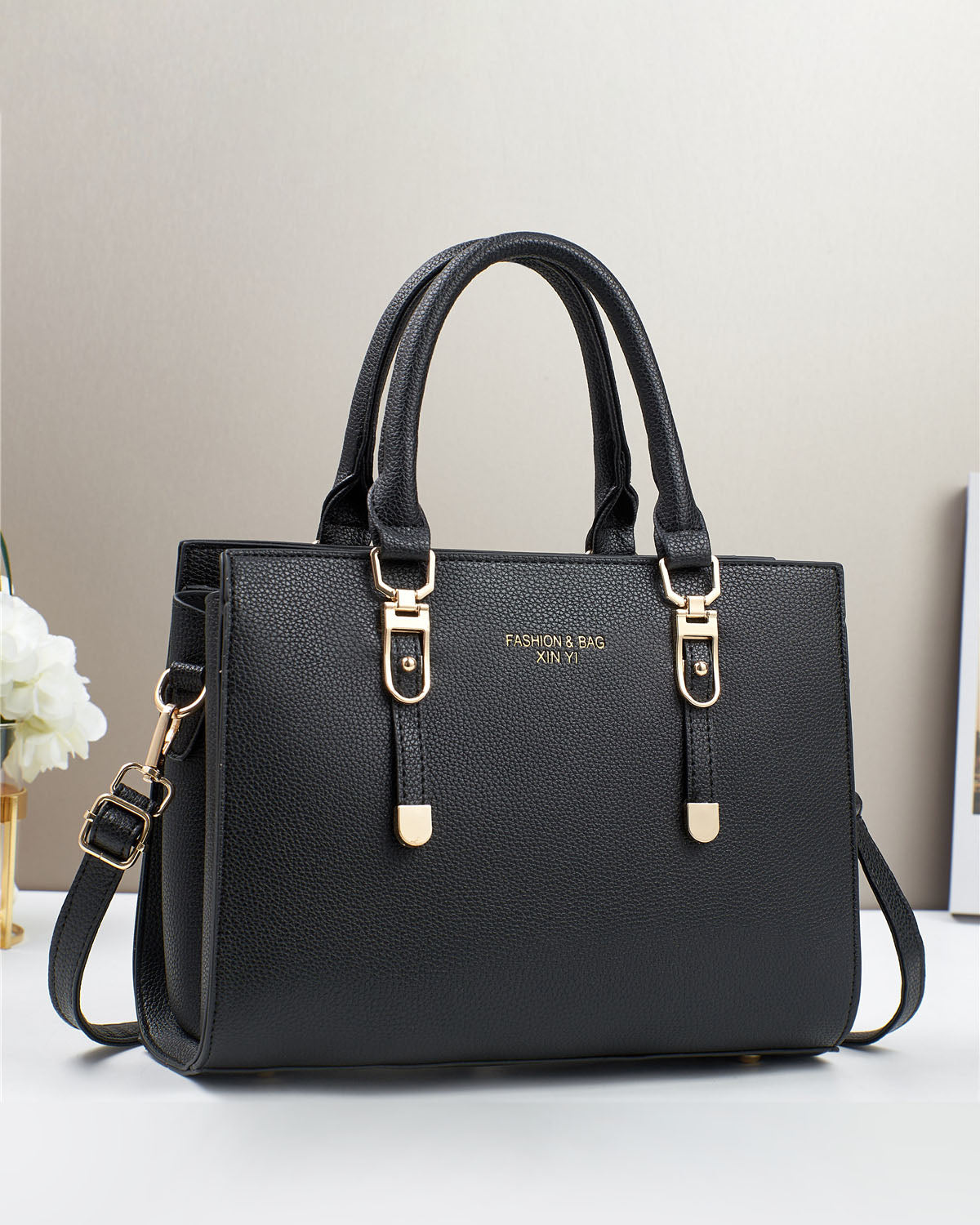 Cartera mediana de tamaño cuadrado