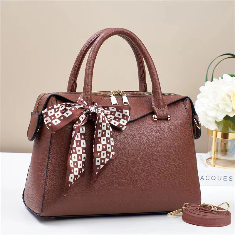 Cartera mediana con bufanda