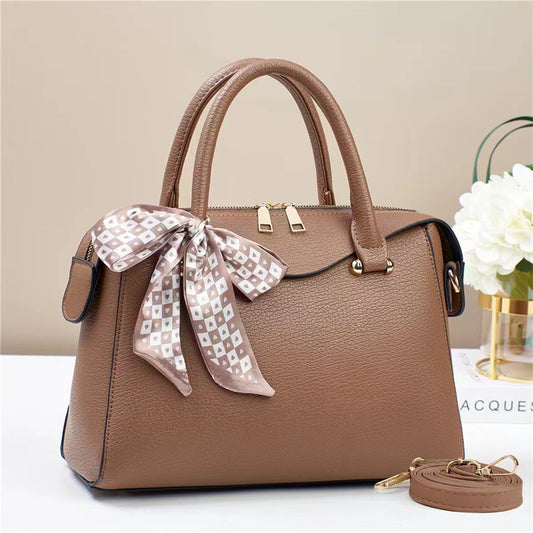 Cartera mediana con bufanda