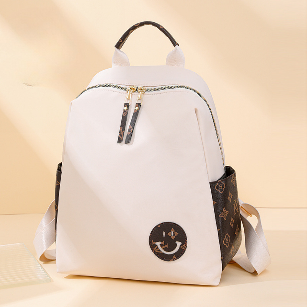 Mochila en tela con parche con carita sonriente, bolsillos laterales en marron