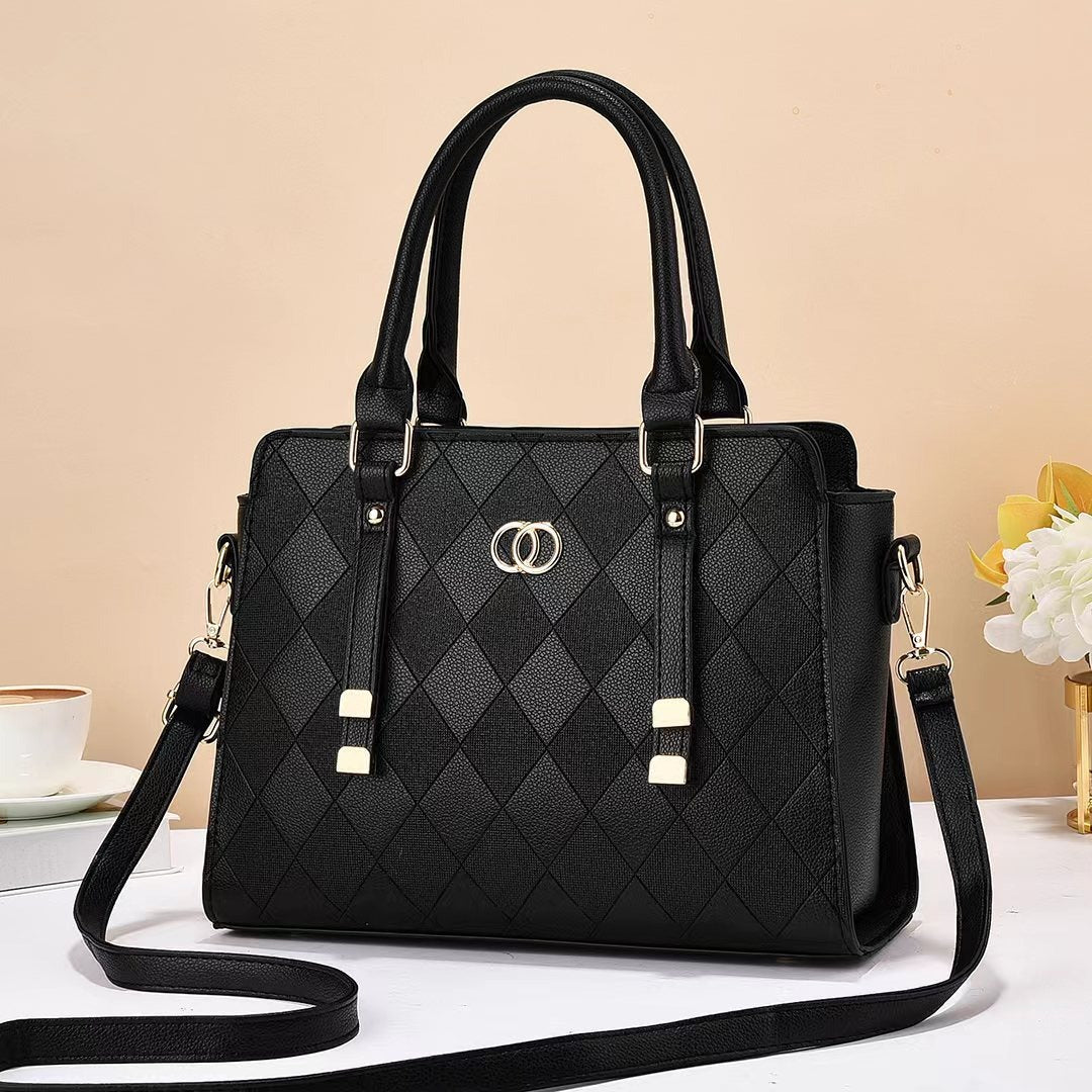 Cartera mediana con detalles en dorado