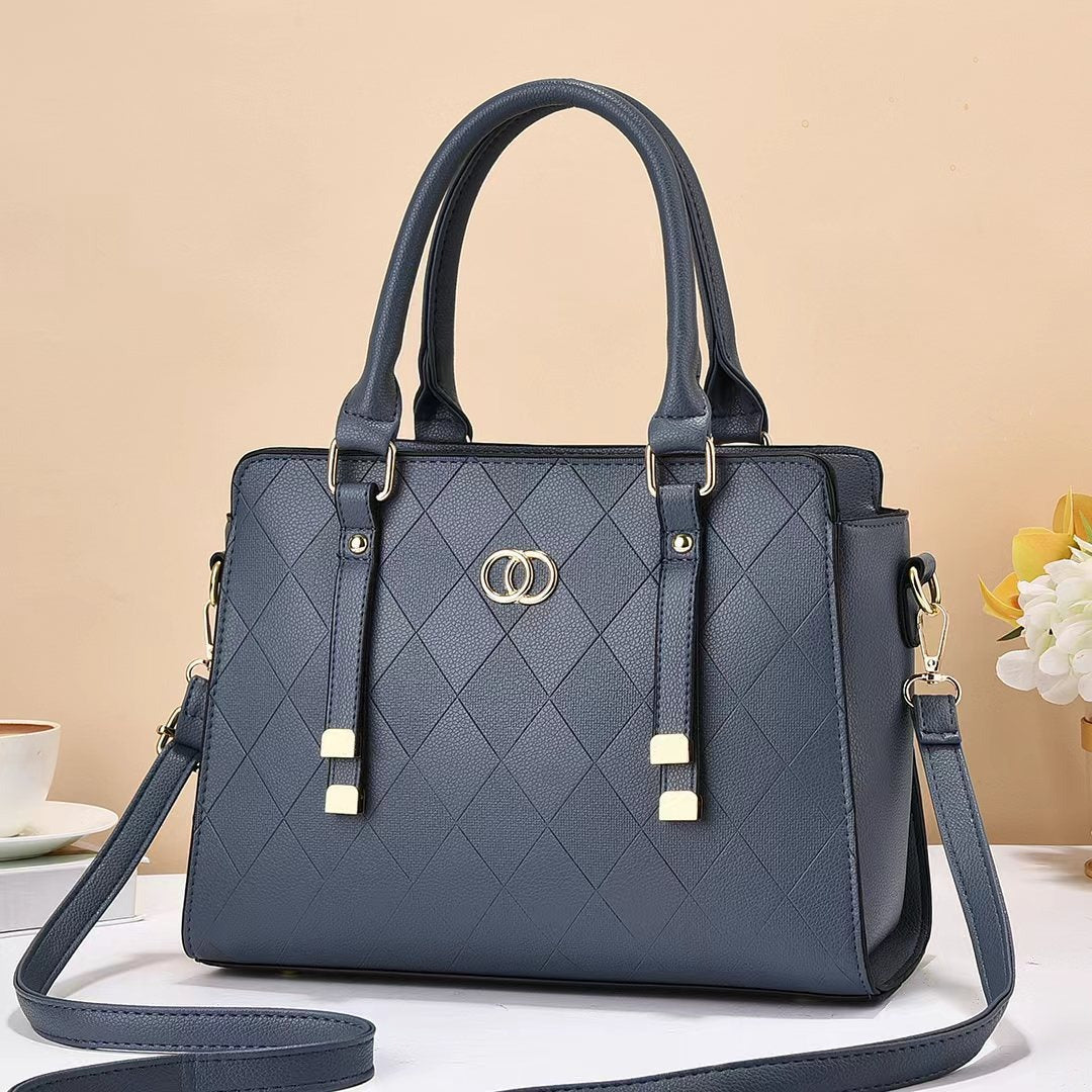 Cartera mediana con detalles en dorado