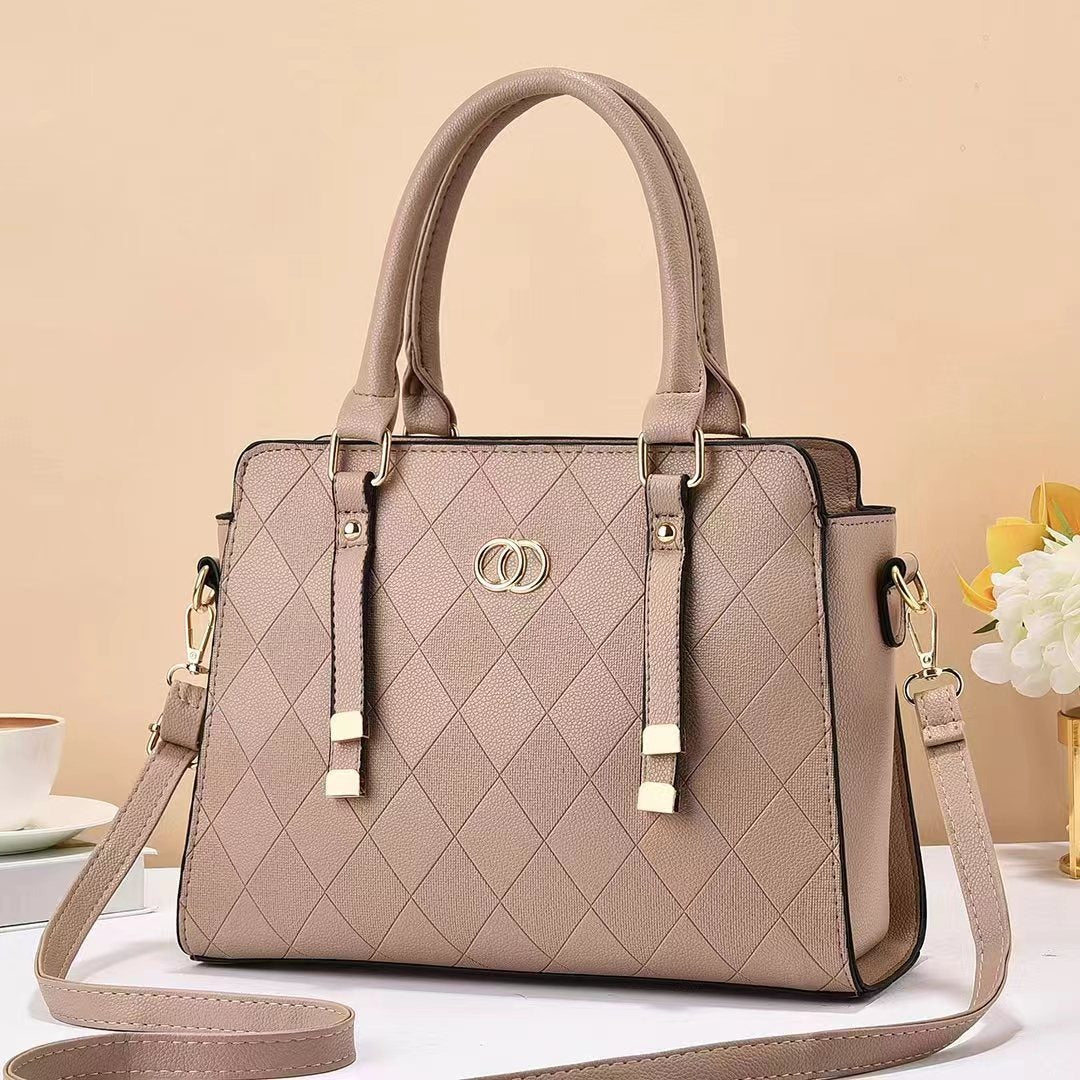 Cartera mediana con detalles en dorado